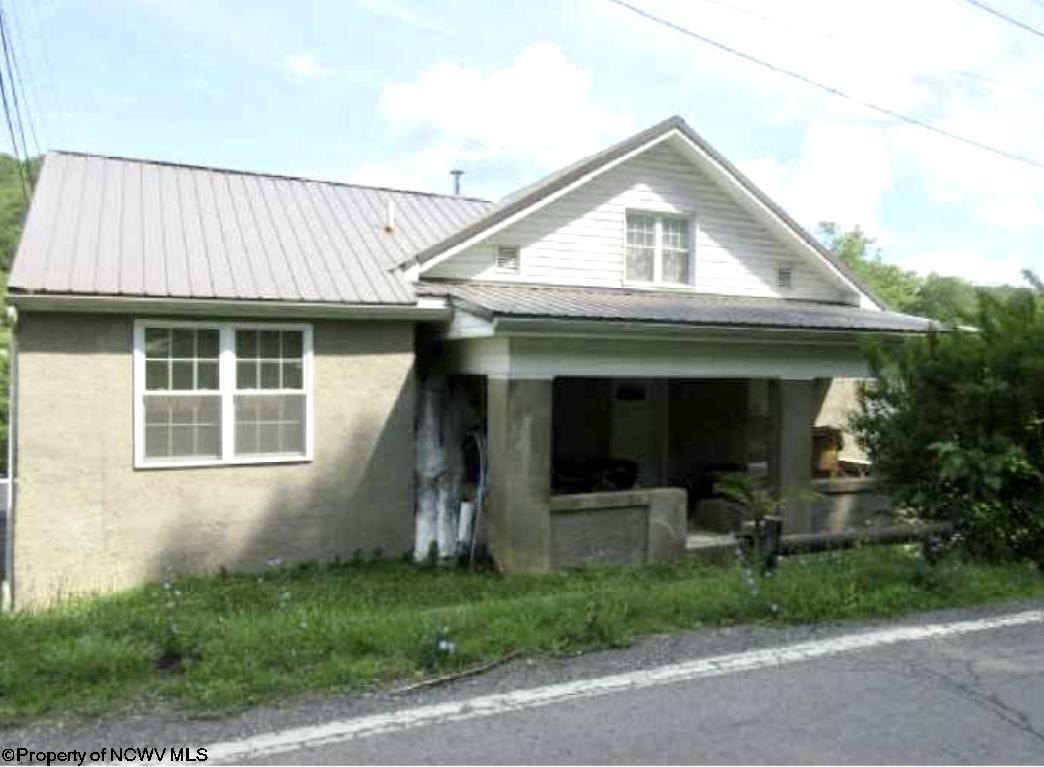 Single Family 4BR 3BA - 12 Liberty Street, Lost Creek, WV