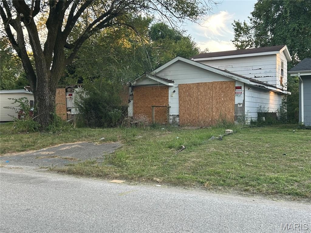 Single Family - 818 E 5th Street, Cahokia, IL