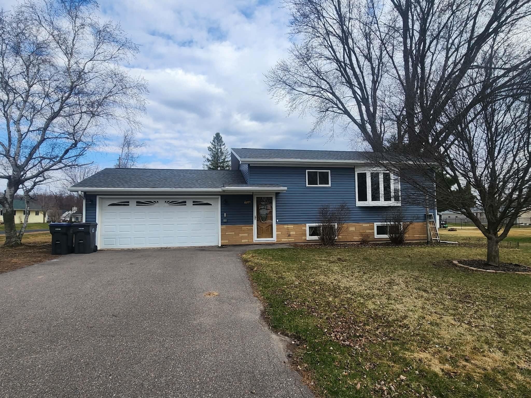 225 W 28TH St  