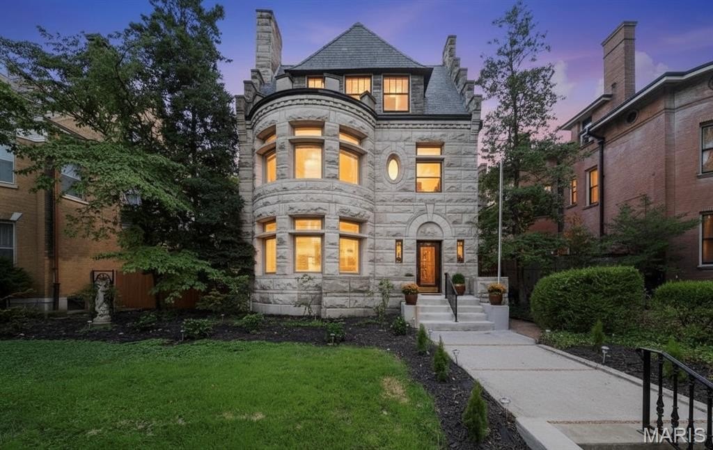 Single Family 6BR 5BA - 4410 Westminster Place, St Louis, MO