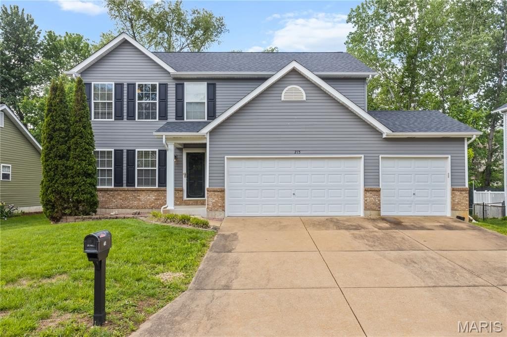 Single Family 4BR 3BA - 215 Gran Vista Drive, Festus, MO