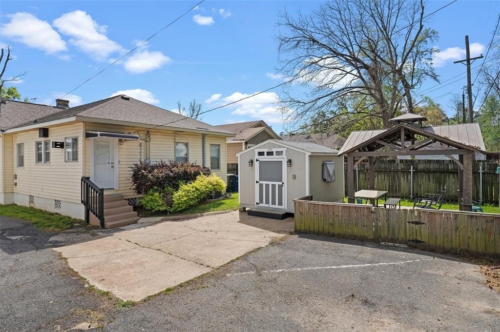 Single Family 2BR 1BA - 3864 Fairfield Avenue, Shreveport, LA