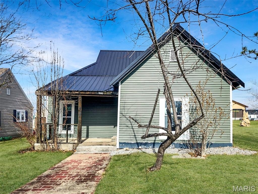 Single Family 2BR 1BA - 407 E Salling Street, Perry, MO