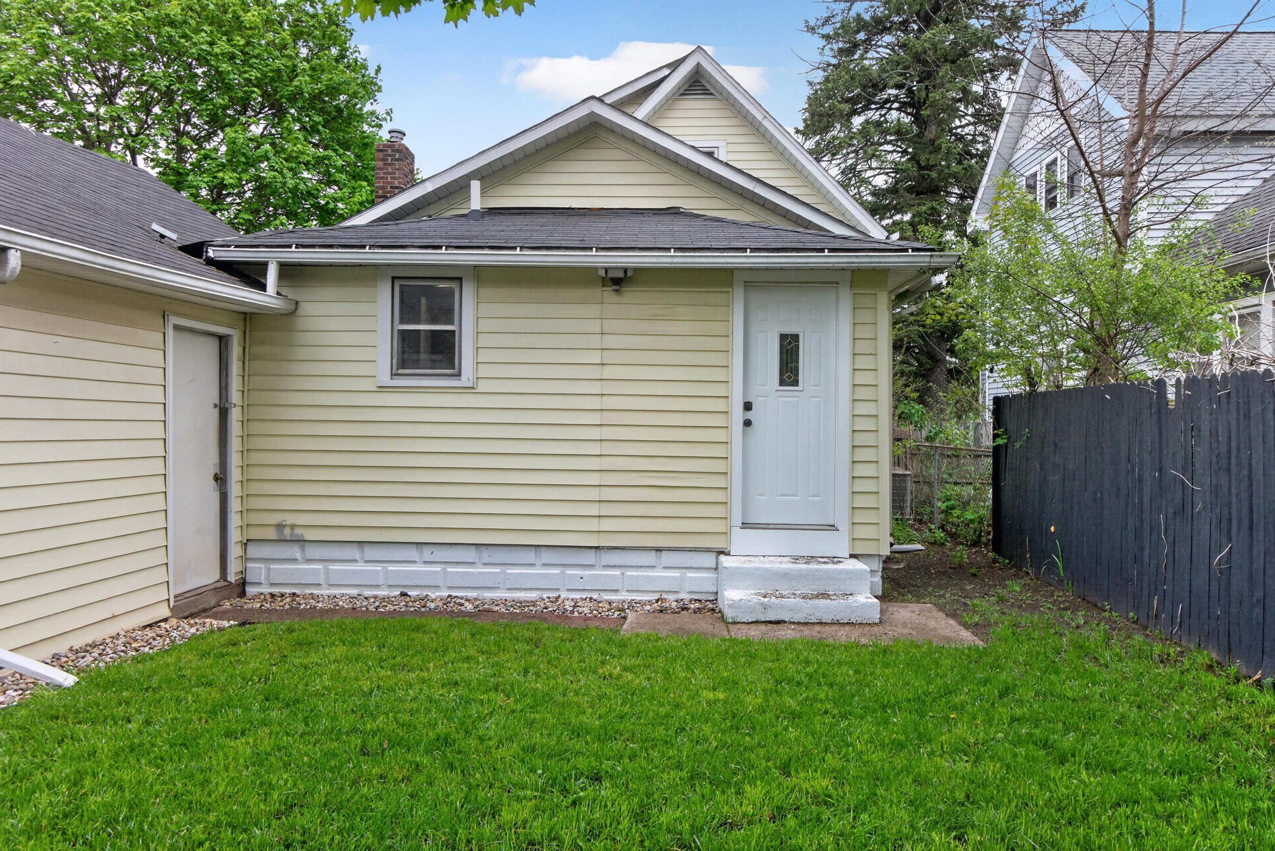 Single Family 2BR 1BA - 613 Hallett Street, Jackson, MI