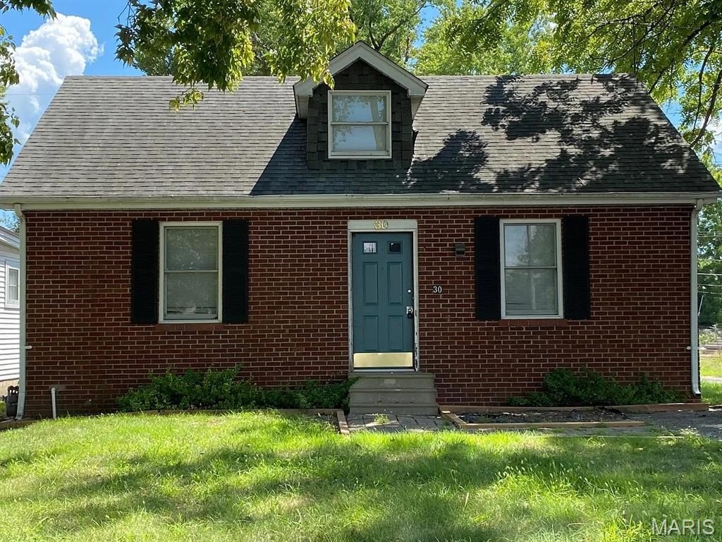 Single Family 4BR 1BA - 30 S 21st Street, Belleville, IL