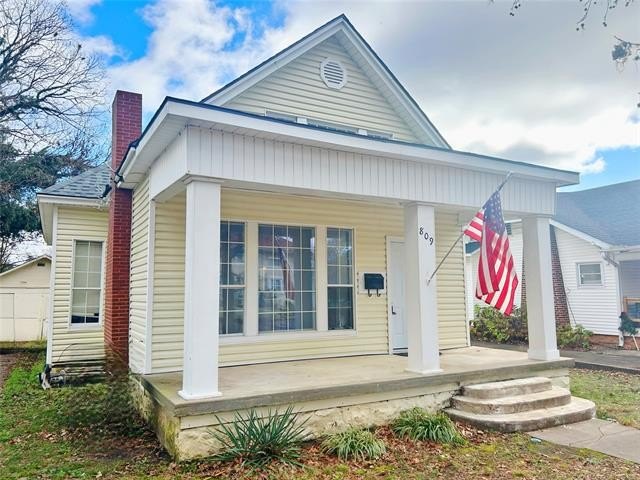 809 N Grand Ave  