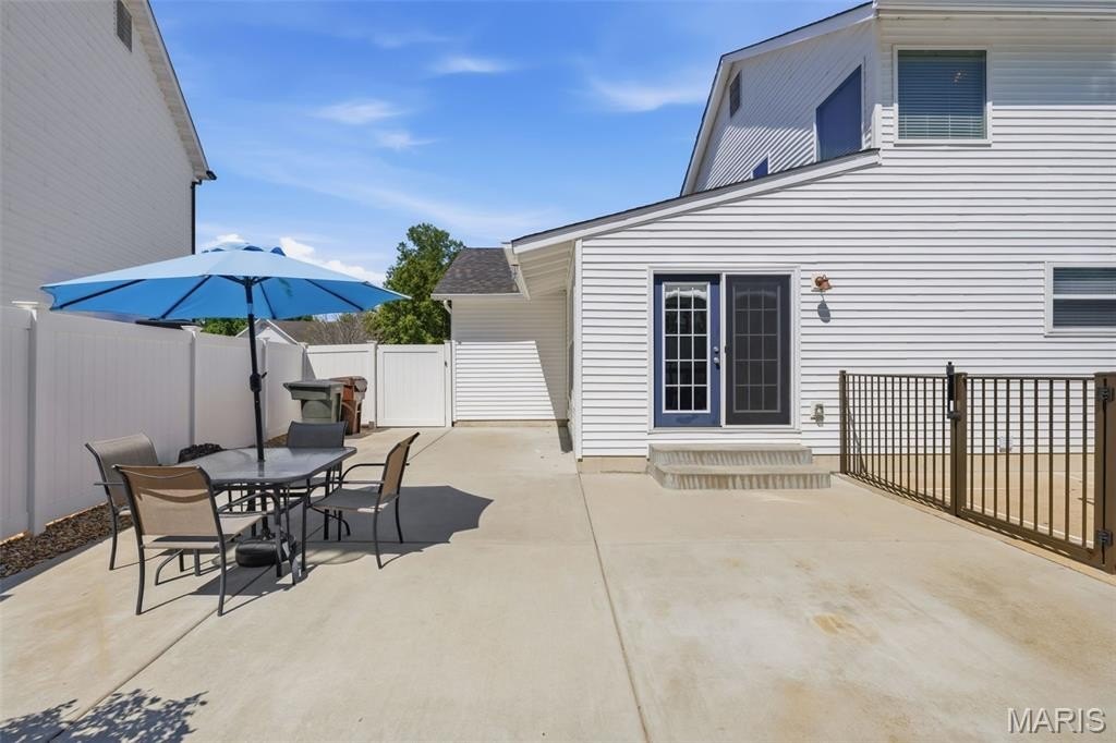 Single Family 5BR 4BA - 1009 Treeshade Drive, St Peters, MO