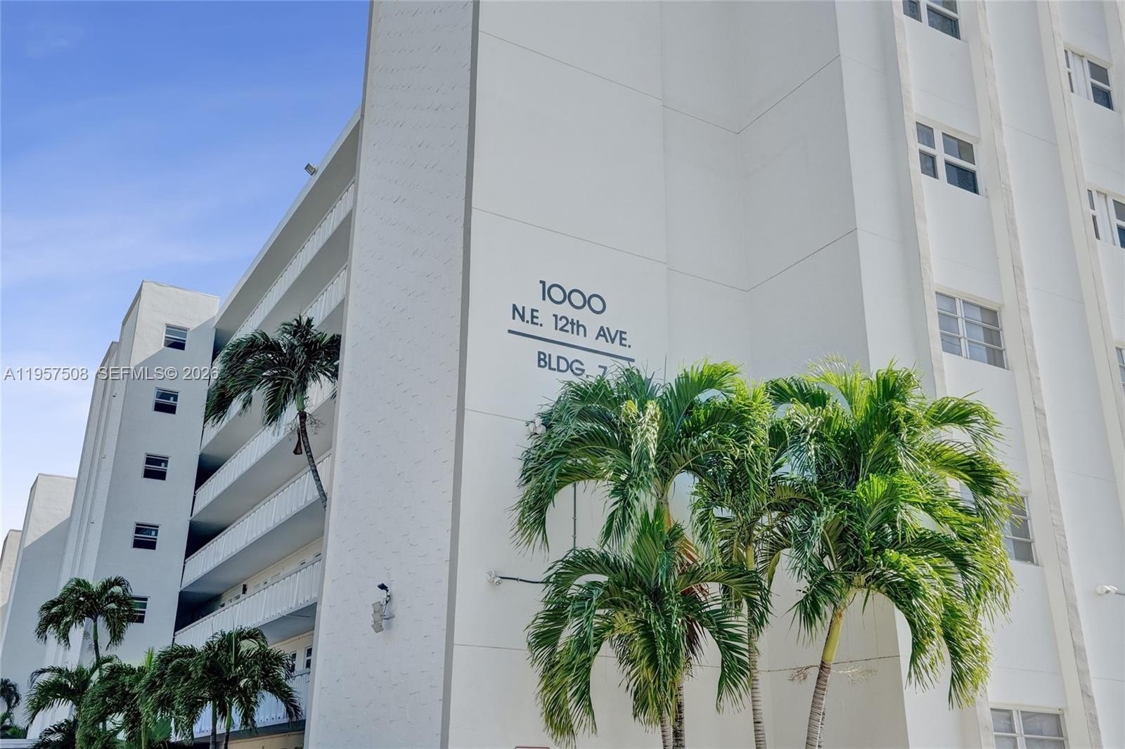 Condo 1BR 1BA - 1000 NE 12th Ave, Hallandale Beach, FL
