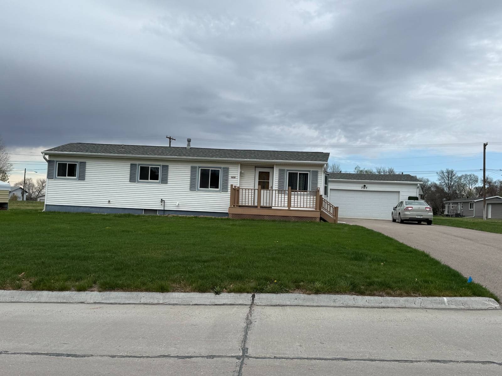 Single Family 3BR 3BA - 707 E Maple, Sutton, NE