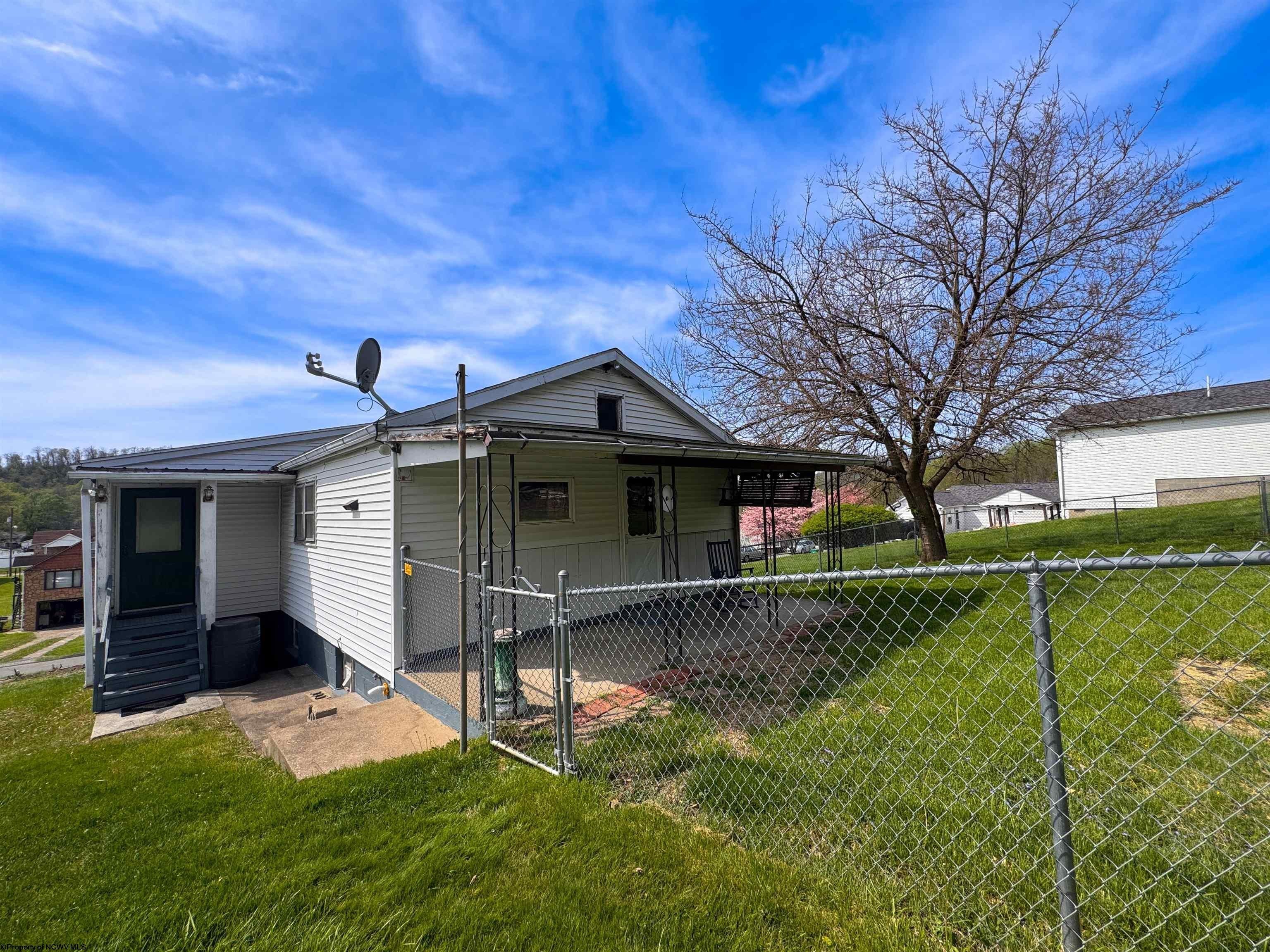 Single Family 1BR 1BA - 1823 N 21 Street, Clarksburg, WV