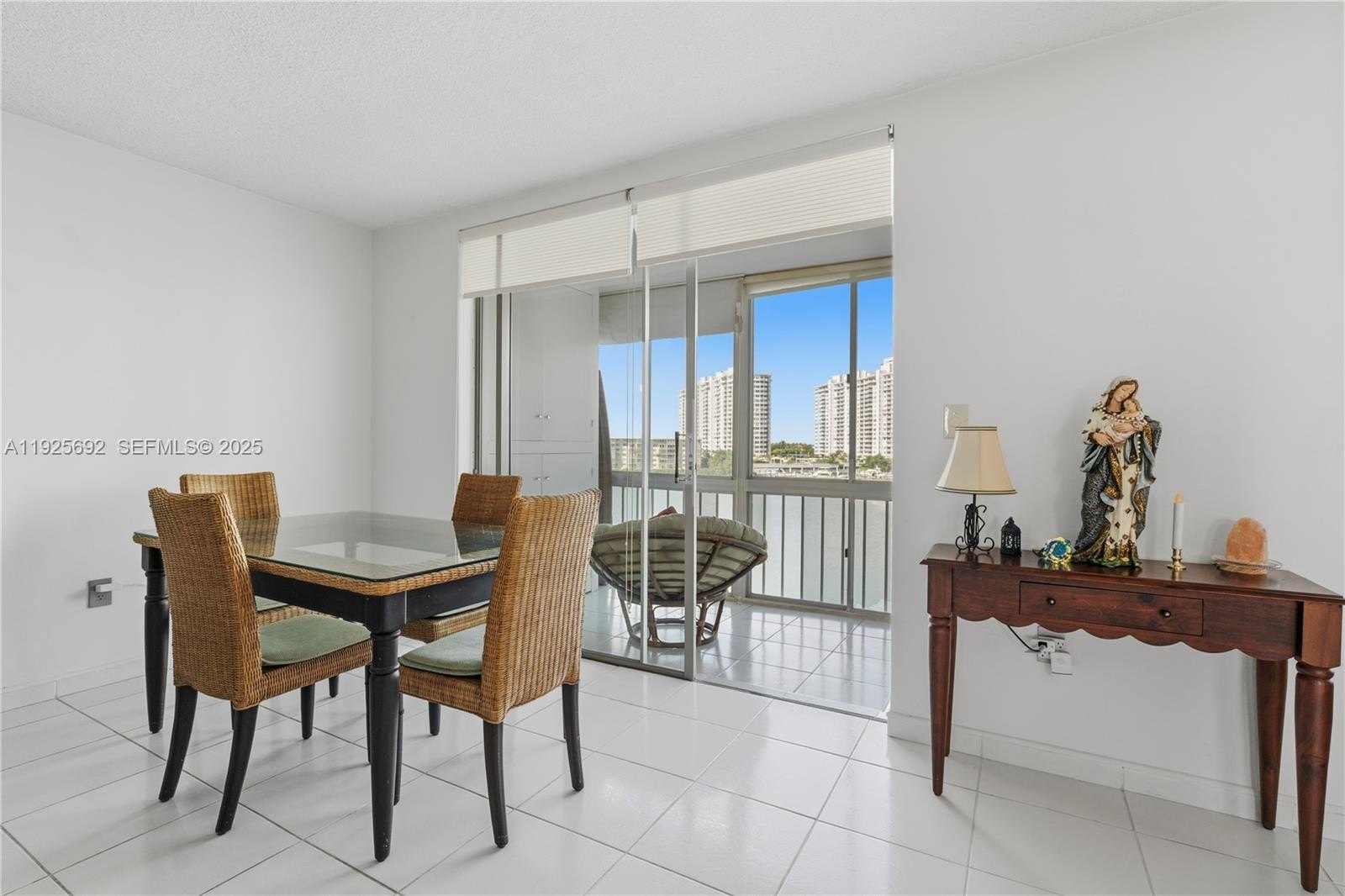 Condo 1BR 1BA - 2999 POINT EAST DR, Aventura, FL
