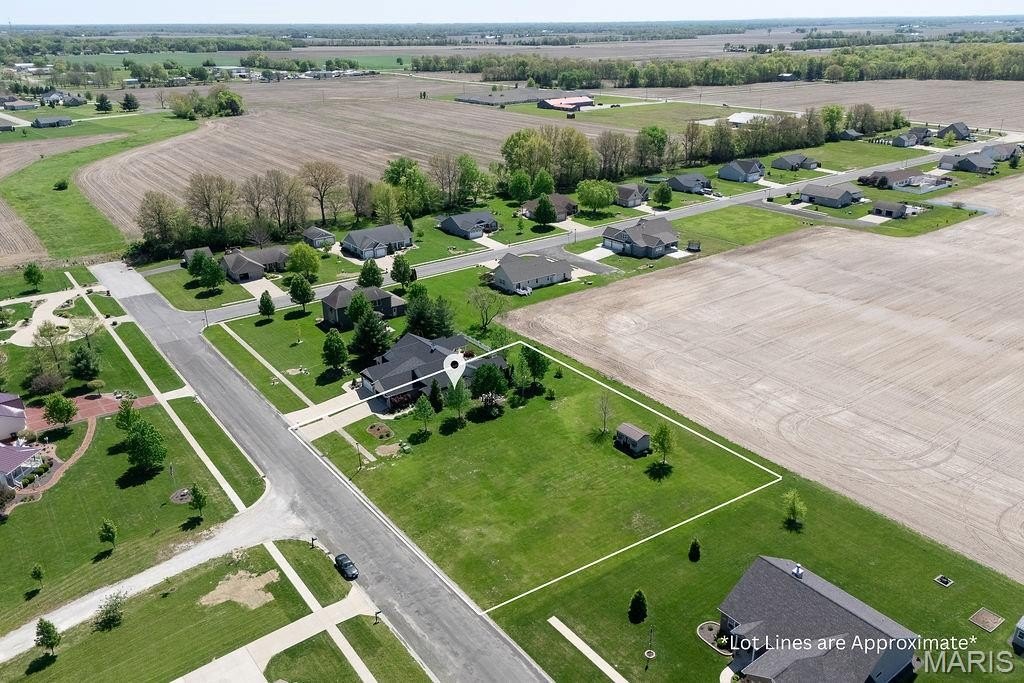 Single Family 3BR 3BA - 18074 W Oxford Road, Staunton, IL