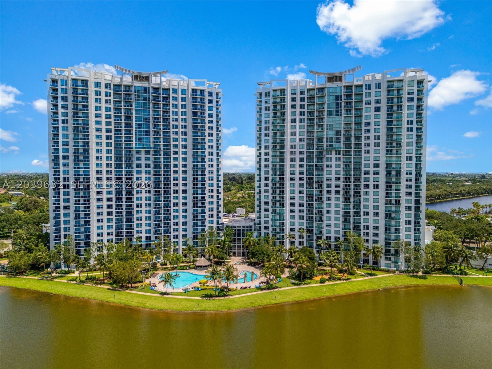 Condo 3BR 2BA - 2641 N Flamingo Rd, Sunrise, FL