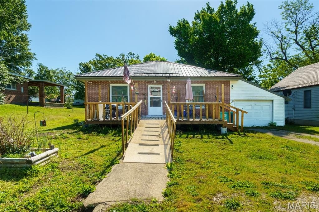 Single Family 2BR 1BA - 505 S Linn Avenue, Belle, MO