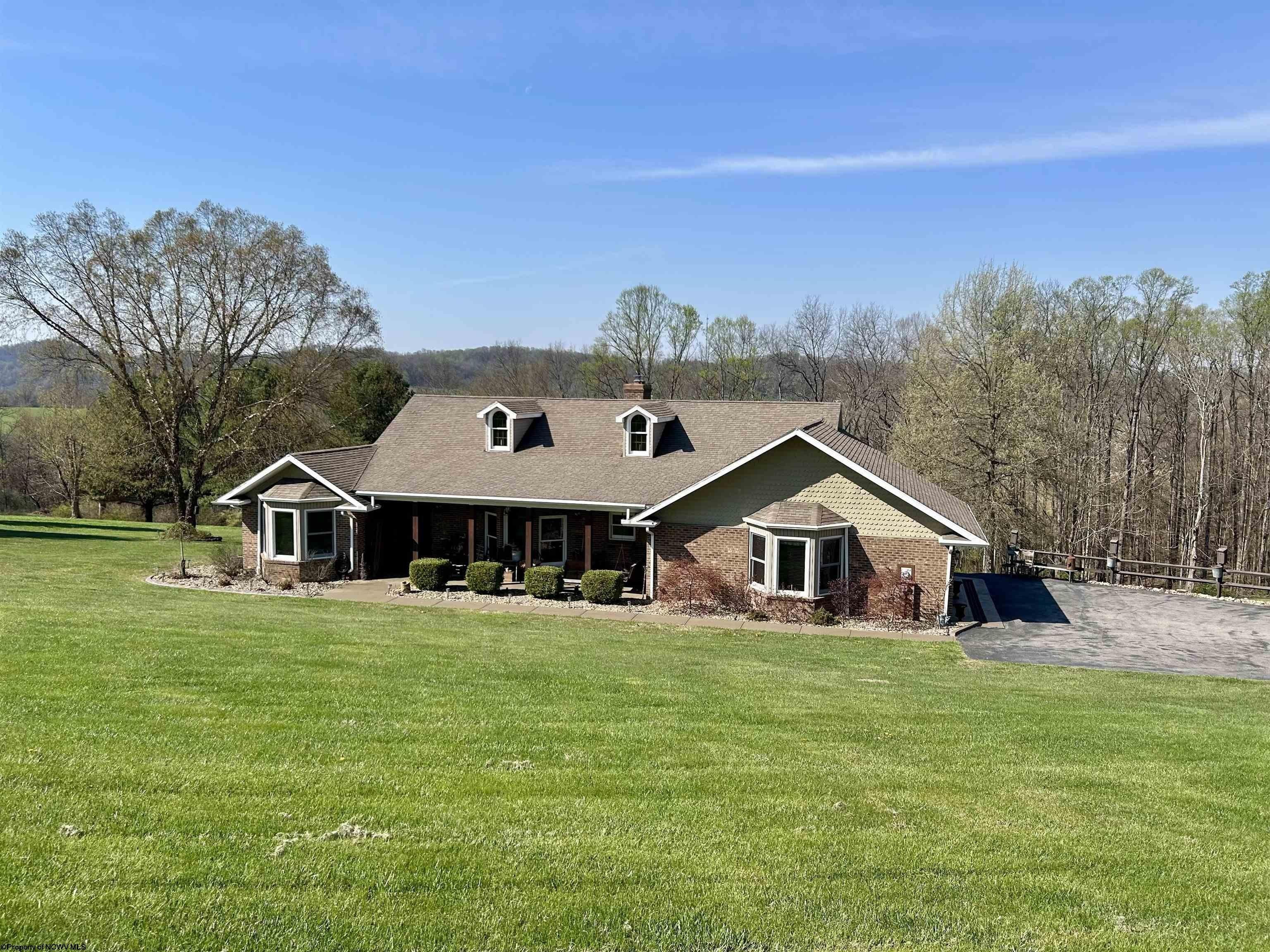 Single Family 4BR 3BA - 7320 Scottsdale Road, Fairmont, WV