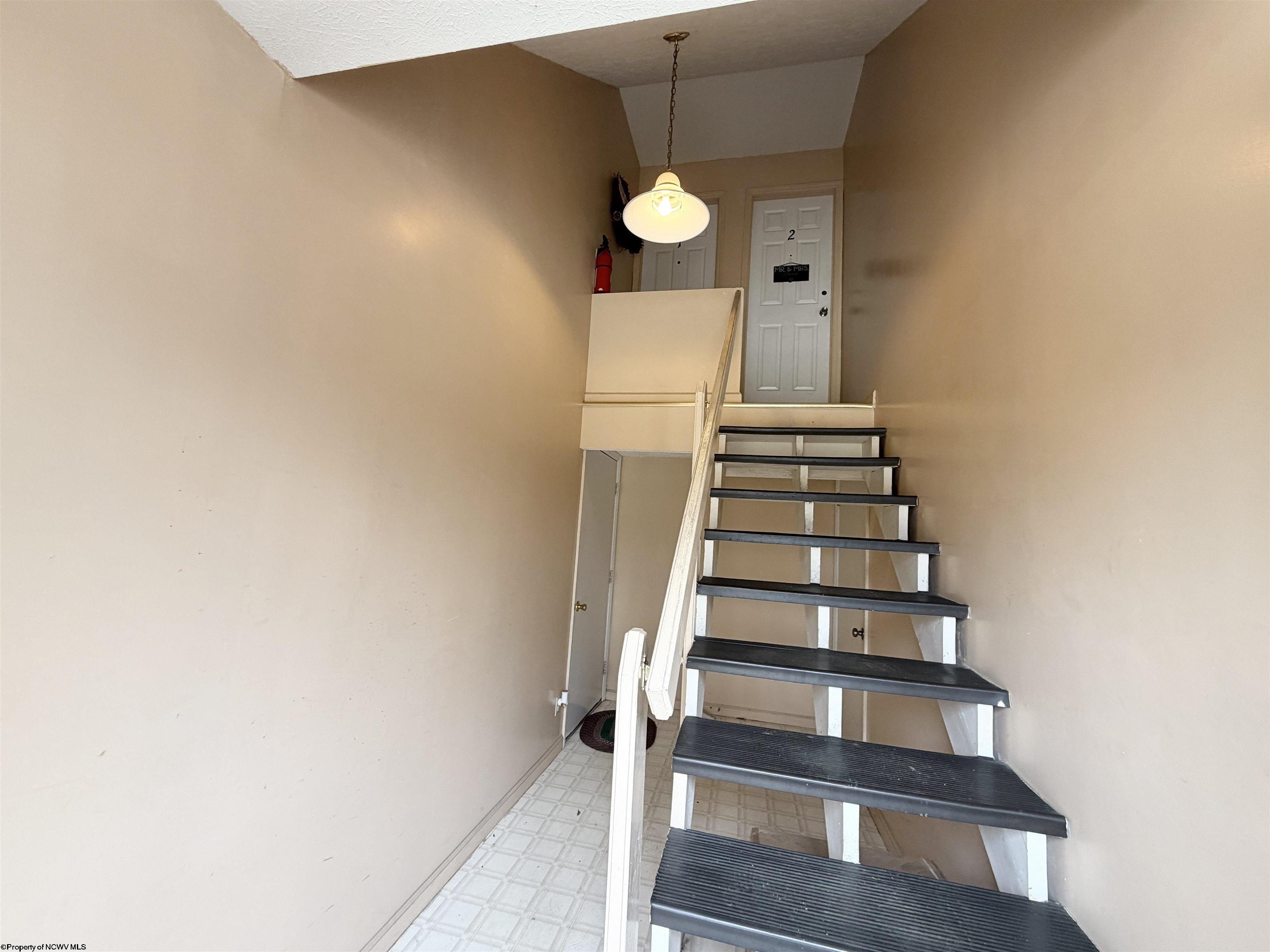 Single Family 2BR 2BA - 38 Cliffside Drive, Morgantown, WV