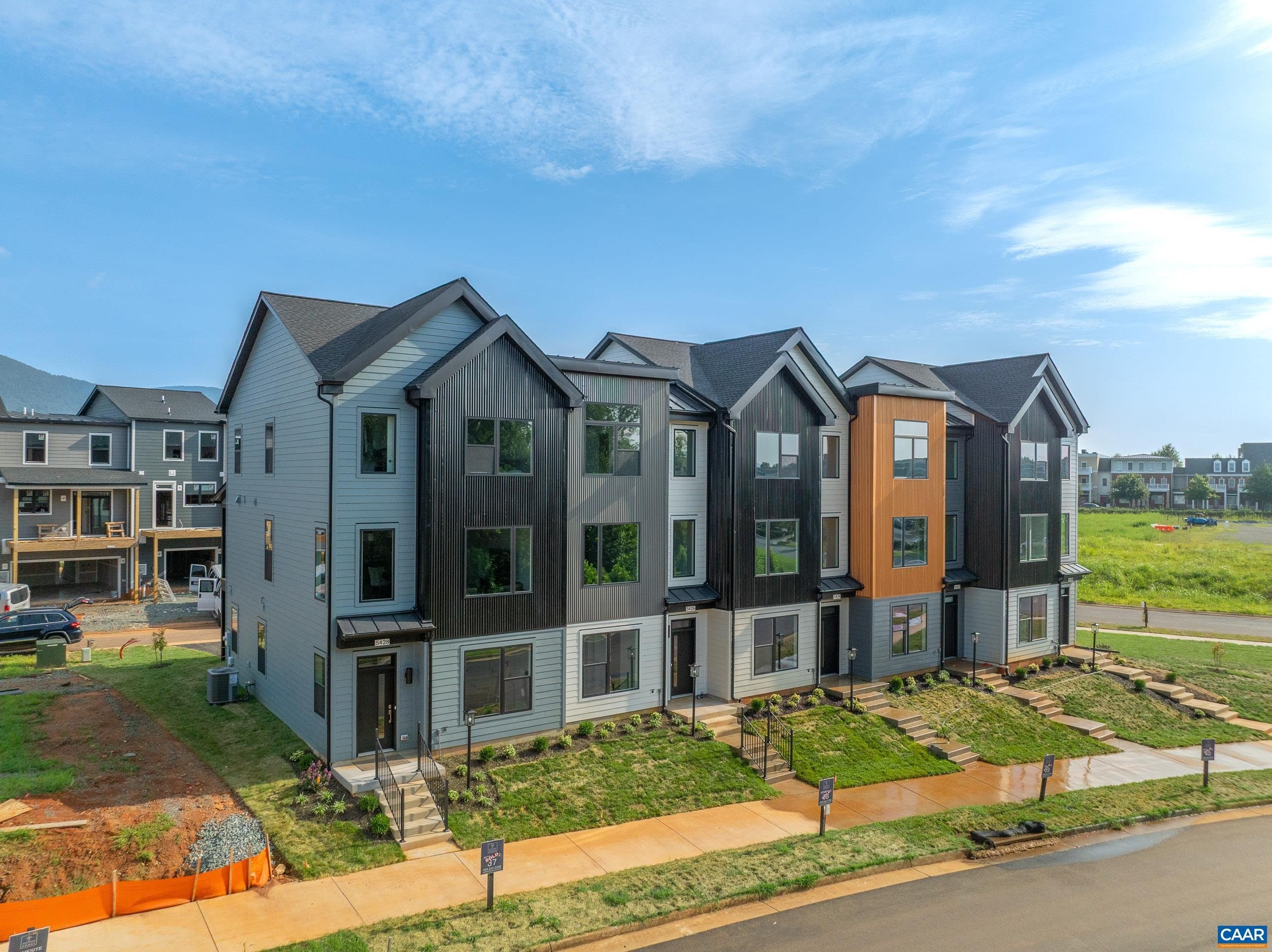 Single Family 2BR 3BA - 18B WARDELL CREST, CHARLOTTESVILLE, VA