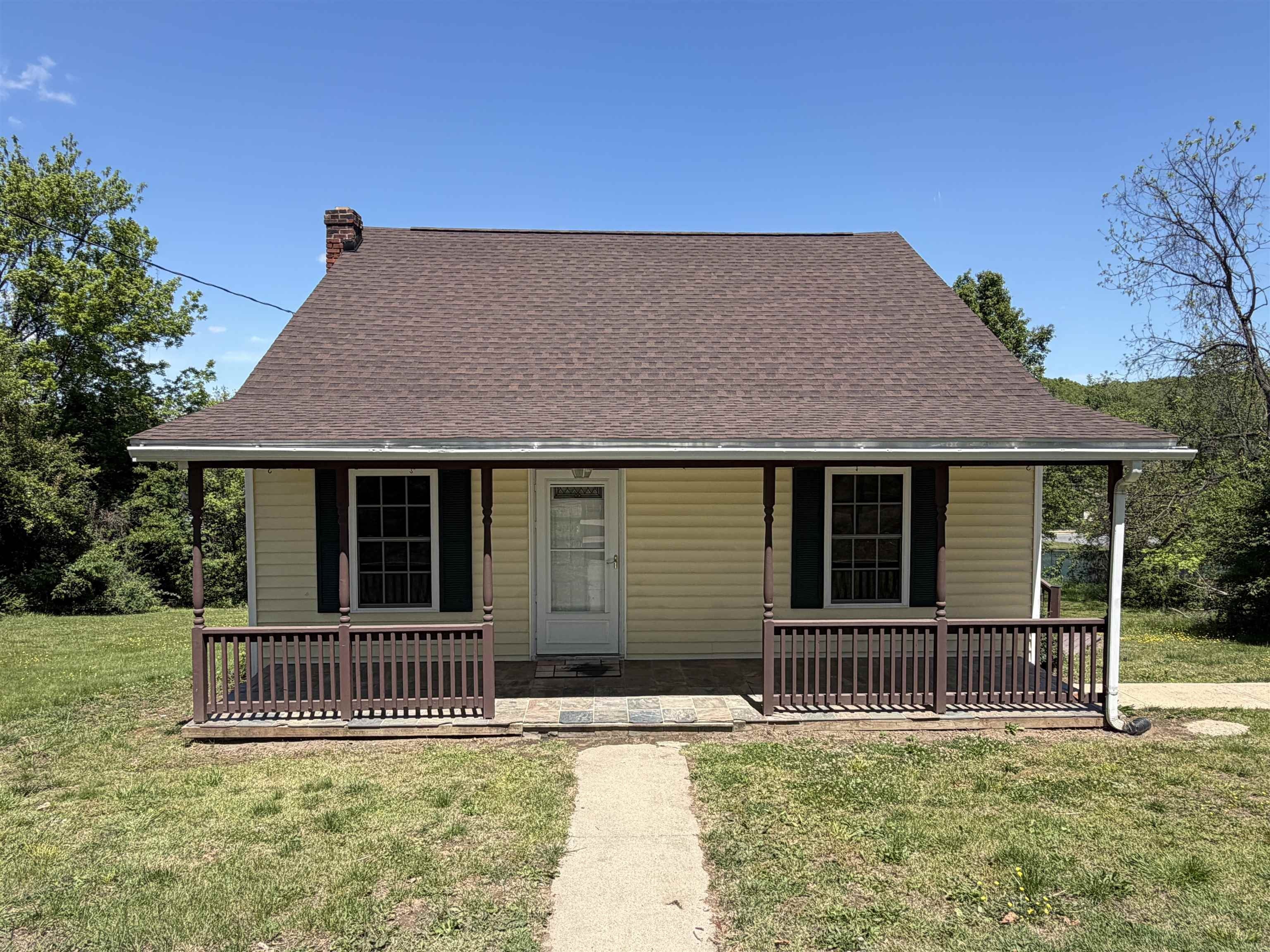 Single Family 4BR 1BA - 845 3RD ST, WAYNESBORO, VA