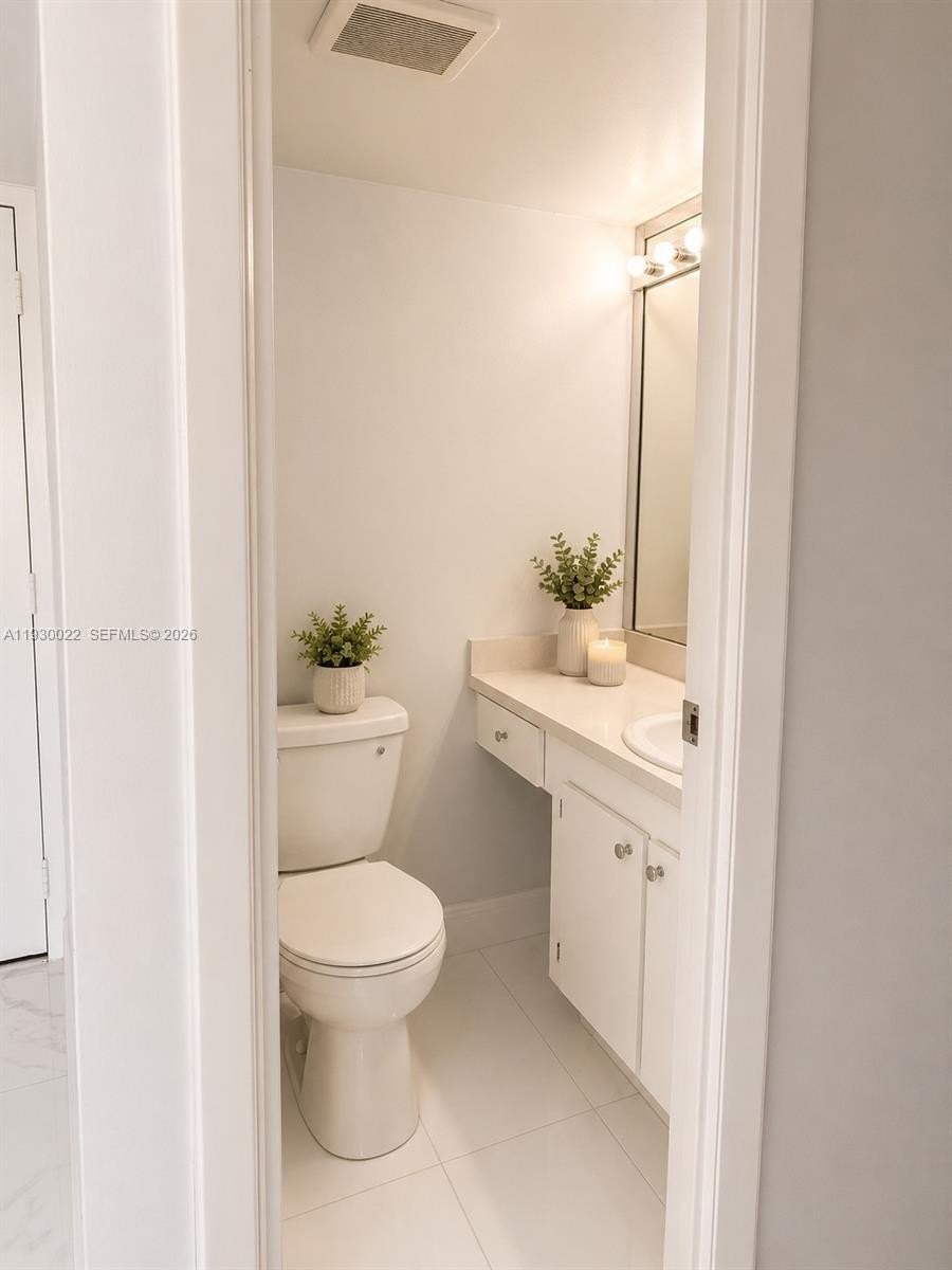 Condo 1BR 2BA - 20335 W Country Club Dr, Aventura, FL