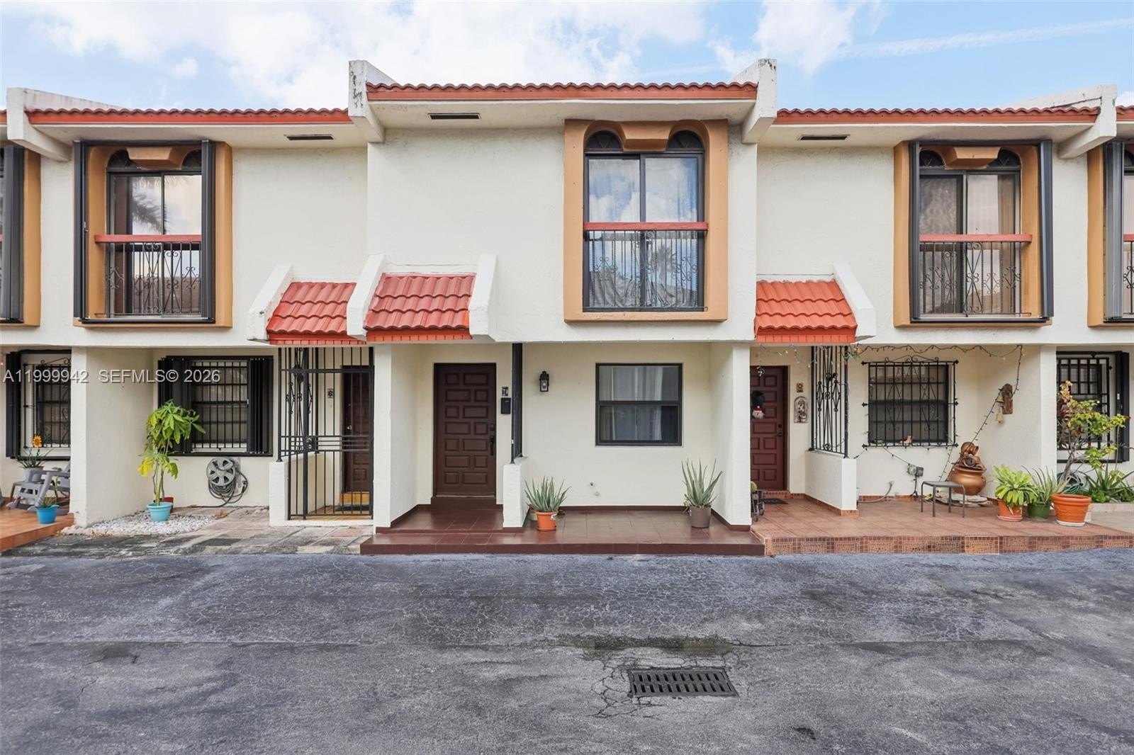 Single Family 2BR 3BA - 8389 NW 8th St, Miami, FL