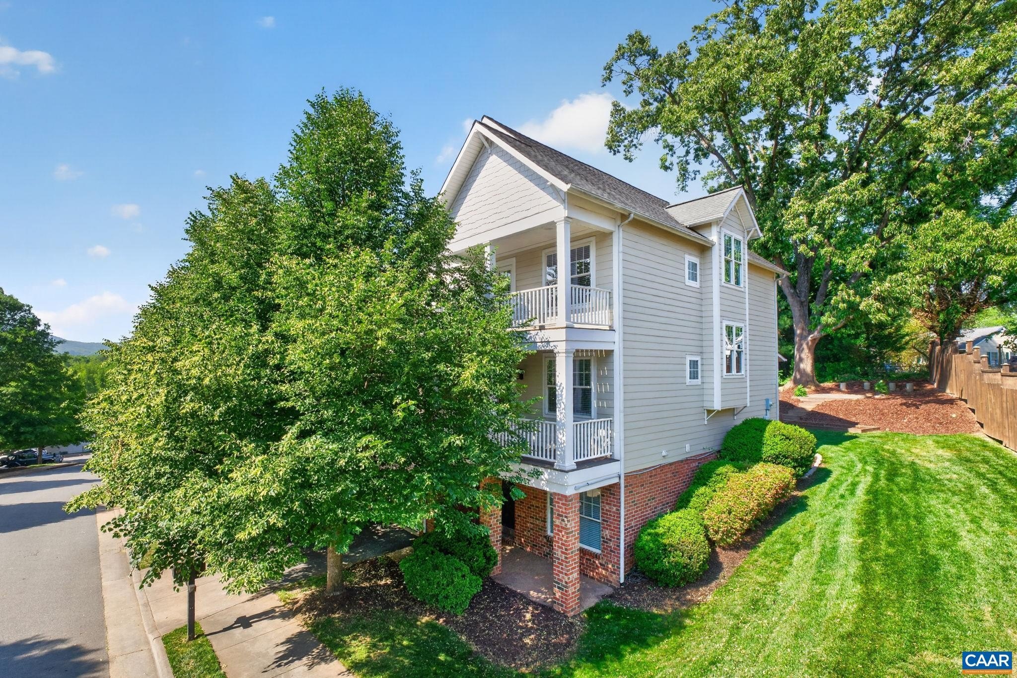 Single Family 4BR 4BA - 217 BROOKWOOD DR, CHARLOTTESVILLE, VA