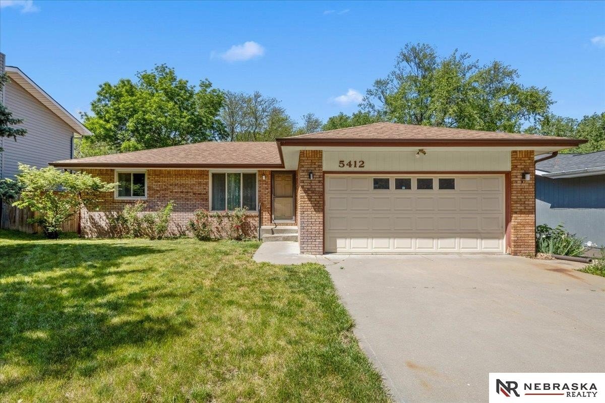 Single Family 2BR 3BA - 5412 London Road, Lincoln, NE