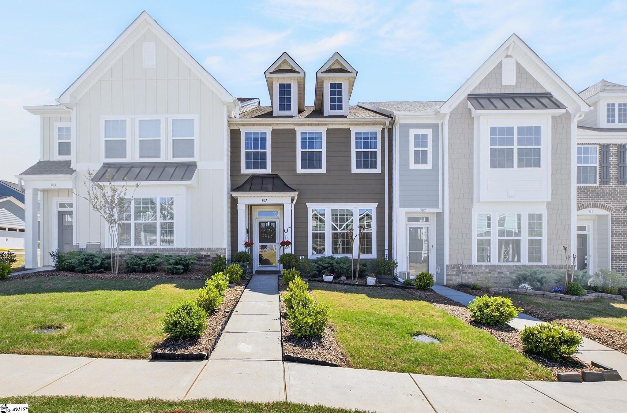 Single Family 3BR 3BA - 307 Novelty Drive, Greer, SC