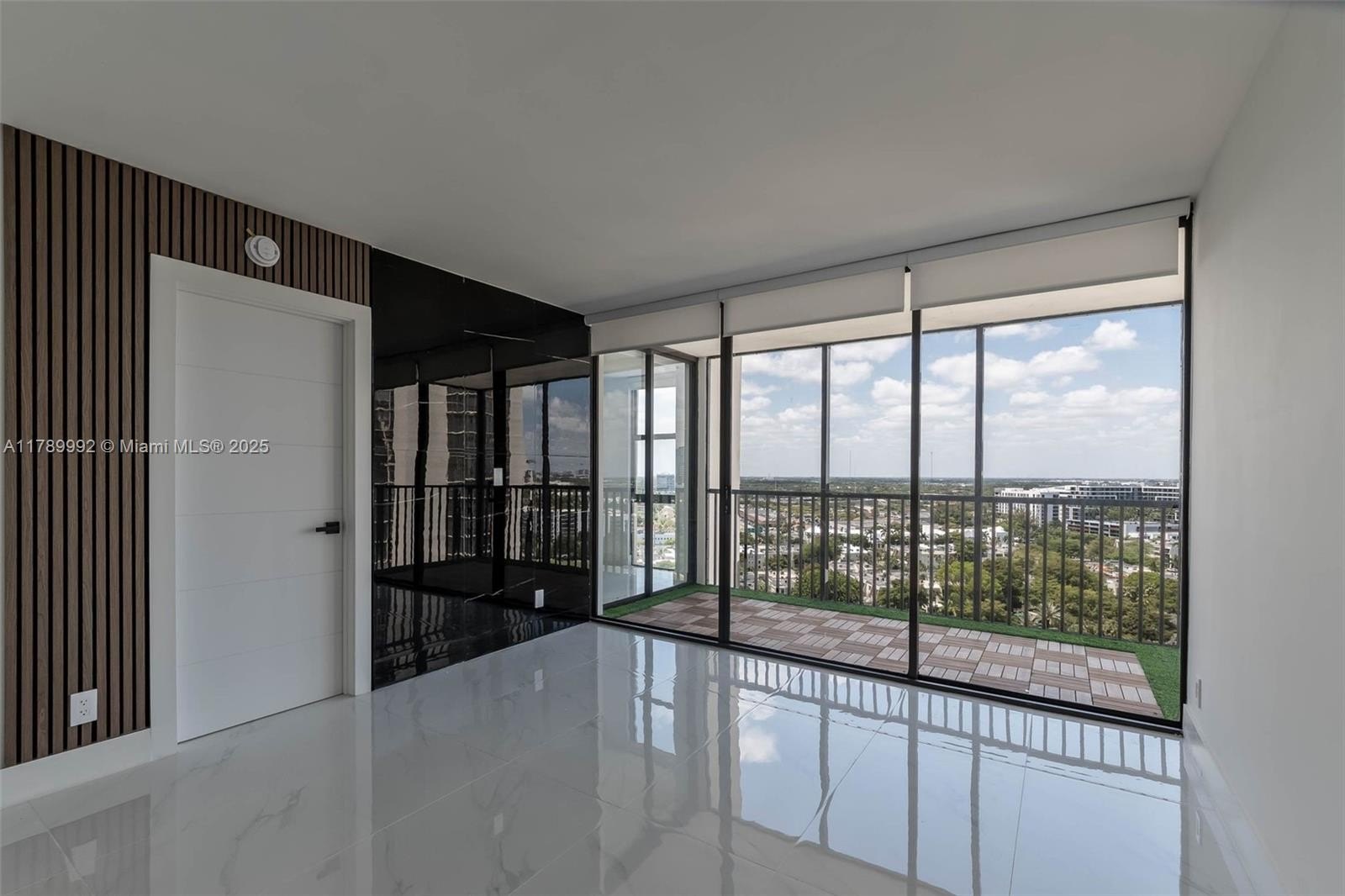 Condo 2BR 2BA - 20335 W Country Club Dr, Aventura, FL