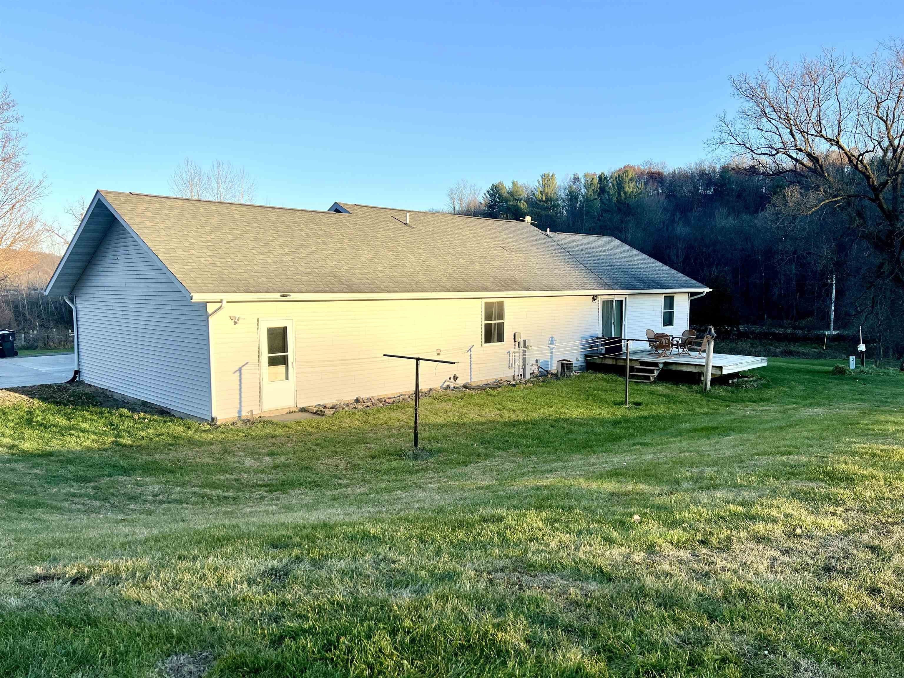 Single Family 3BR 2BA - 28302 Hwy 80, Richland Center, WI