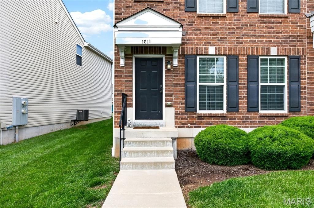 Single Family 2BR 2BA - 1819 Basston Drive, Maryland Heights, MO