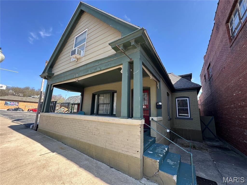 Single Family 5BR 2BA - 310 N 3rd, Hannibal, MO