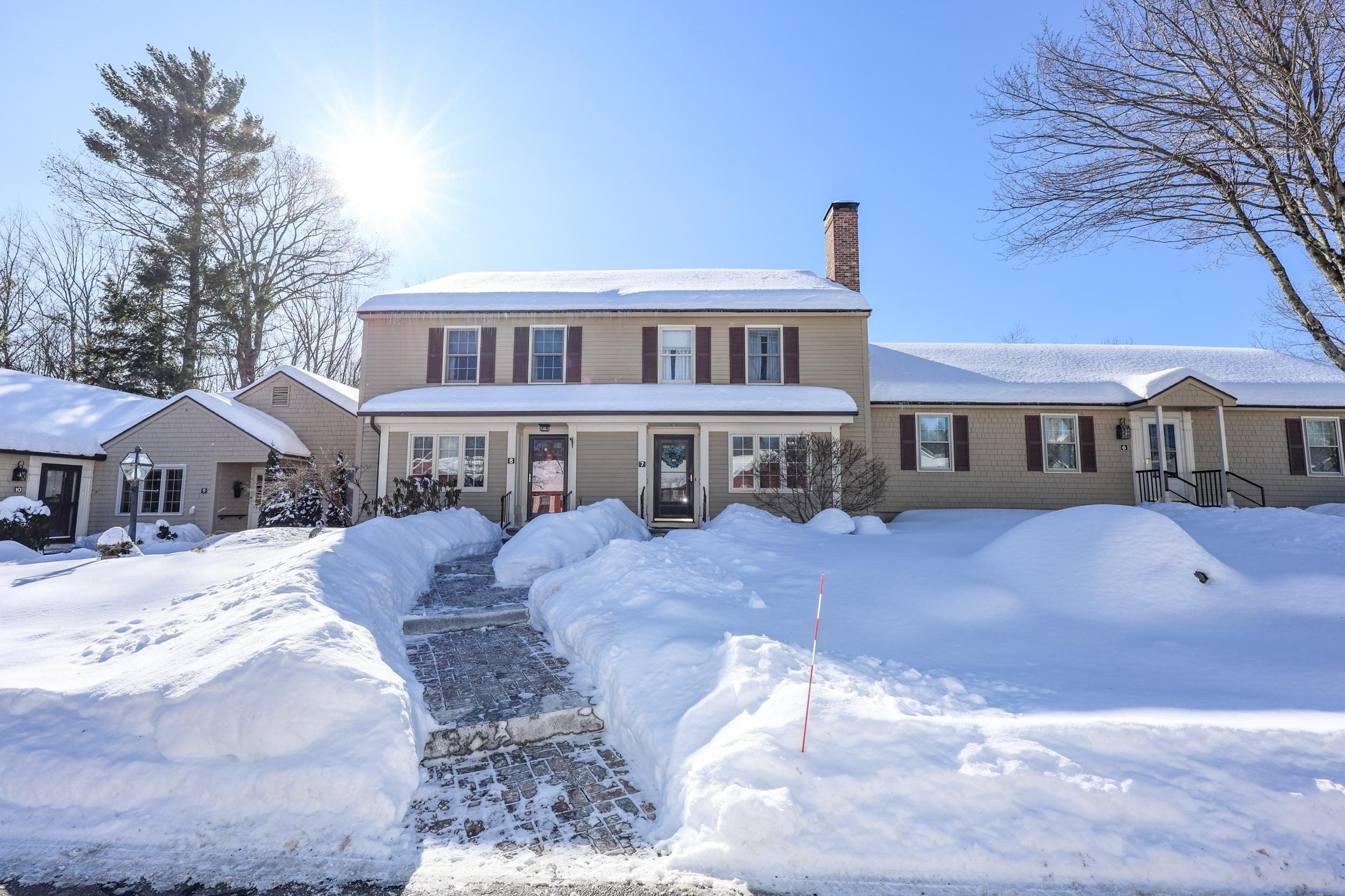 7 Colonial Sq  