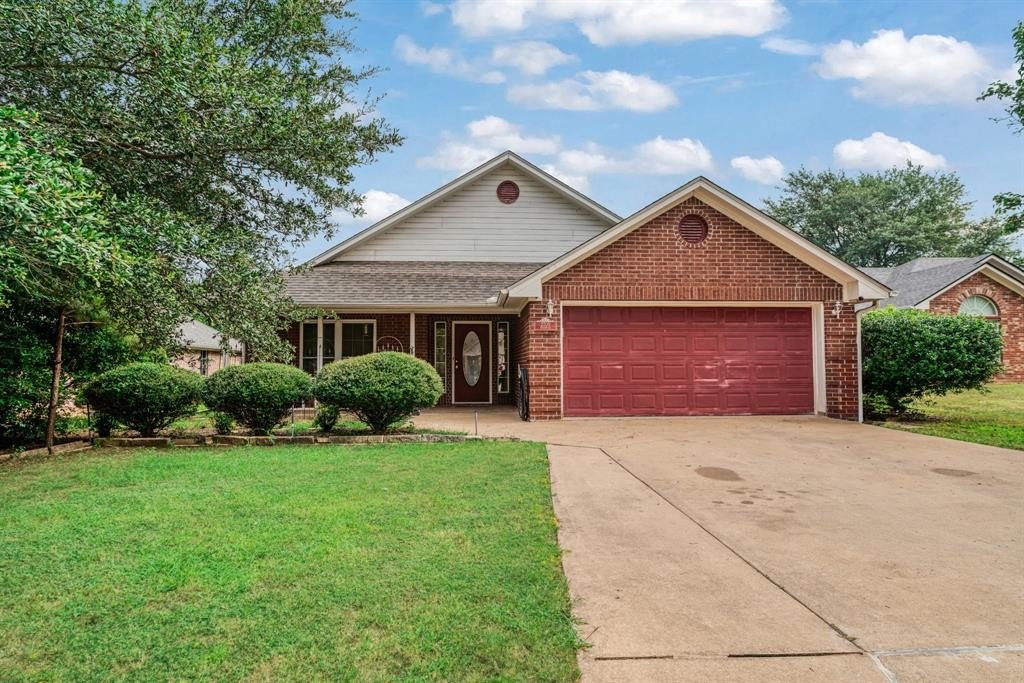 Single Family 3BR 2BA - 2705 Briarwood Drive, Paris, TX