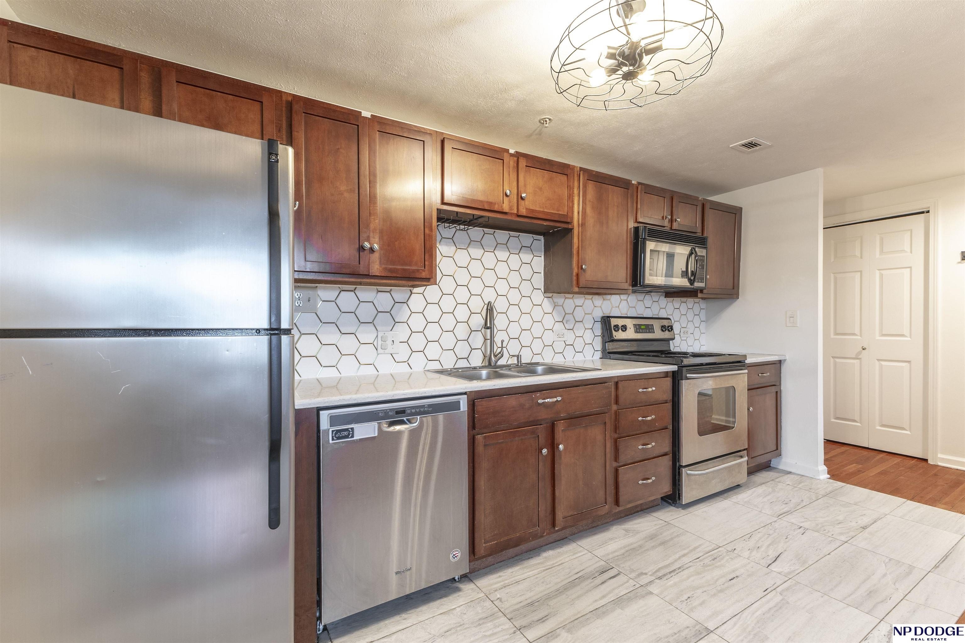 Condo 2BR 1BA - 105 N 31 Avenue, Omaha, NE