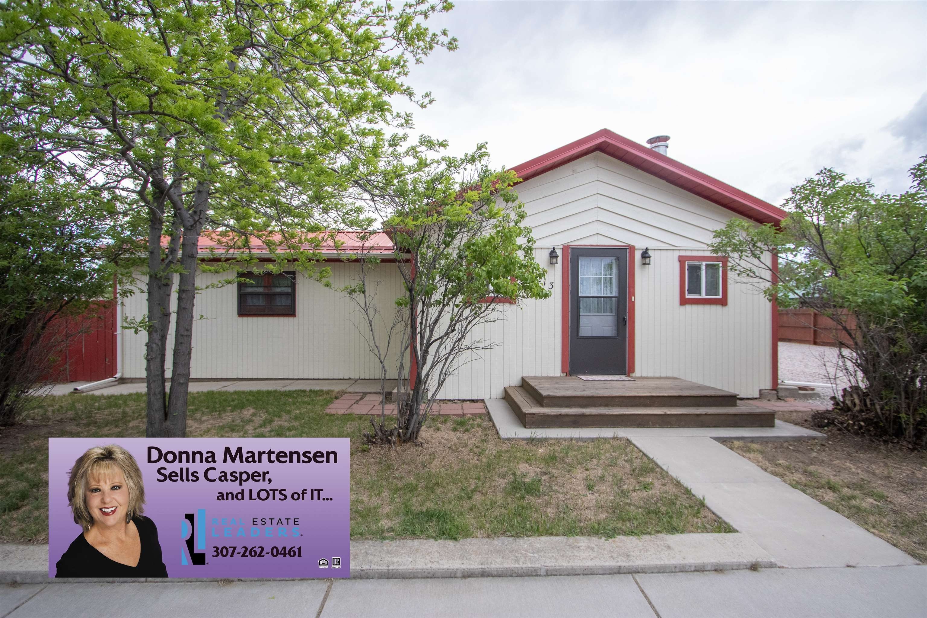 Single Family 2BR 1BA - 213 N Third St, Glenrock, WY