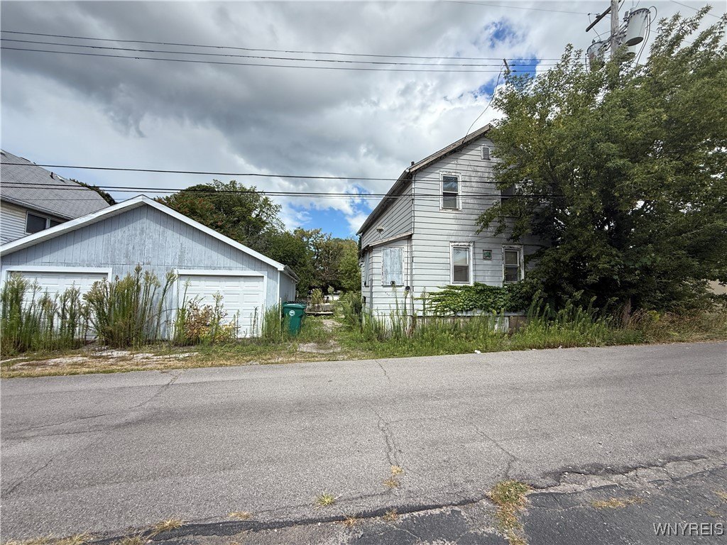 Single Family 3BR 2BA - 635 Elmwood Avenue, Niagara Falls, NY