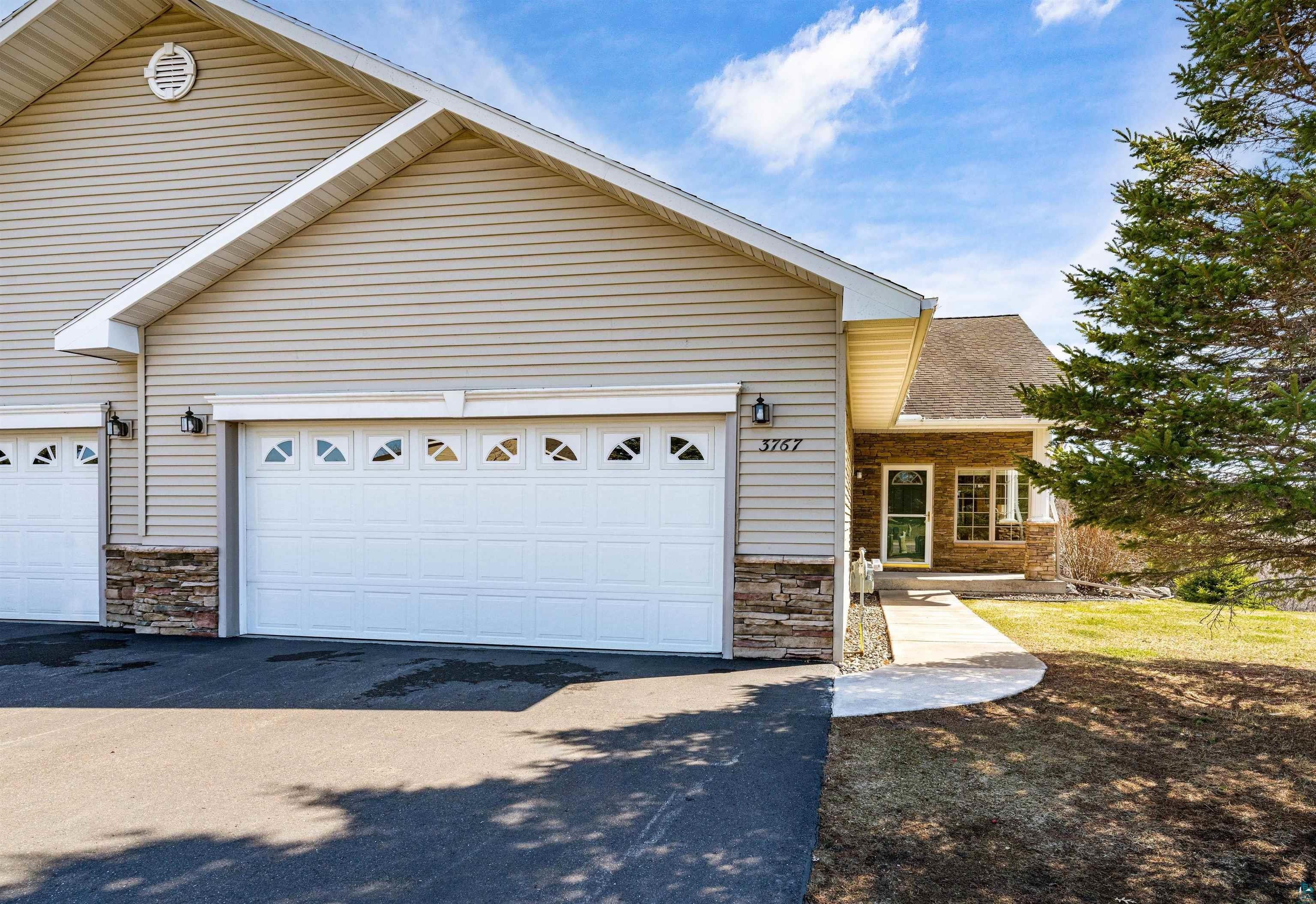 Single Family 4BR 3BA - 3767 Keene Creek Ln, Hermantown, MN