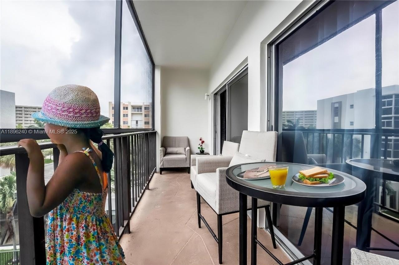 Condo 2BR 2BA - 201 178th Dr, Sunny Isles Beach, FL