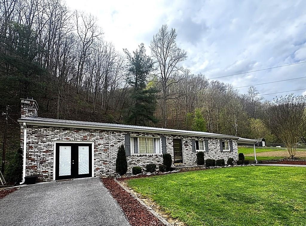 Single Family 3BR 2BA - 523 Hurricane Creek, Kimper, KY