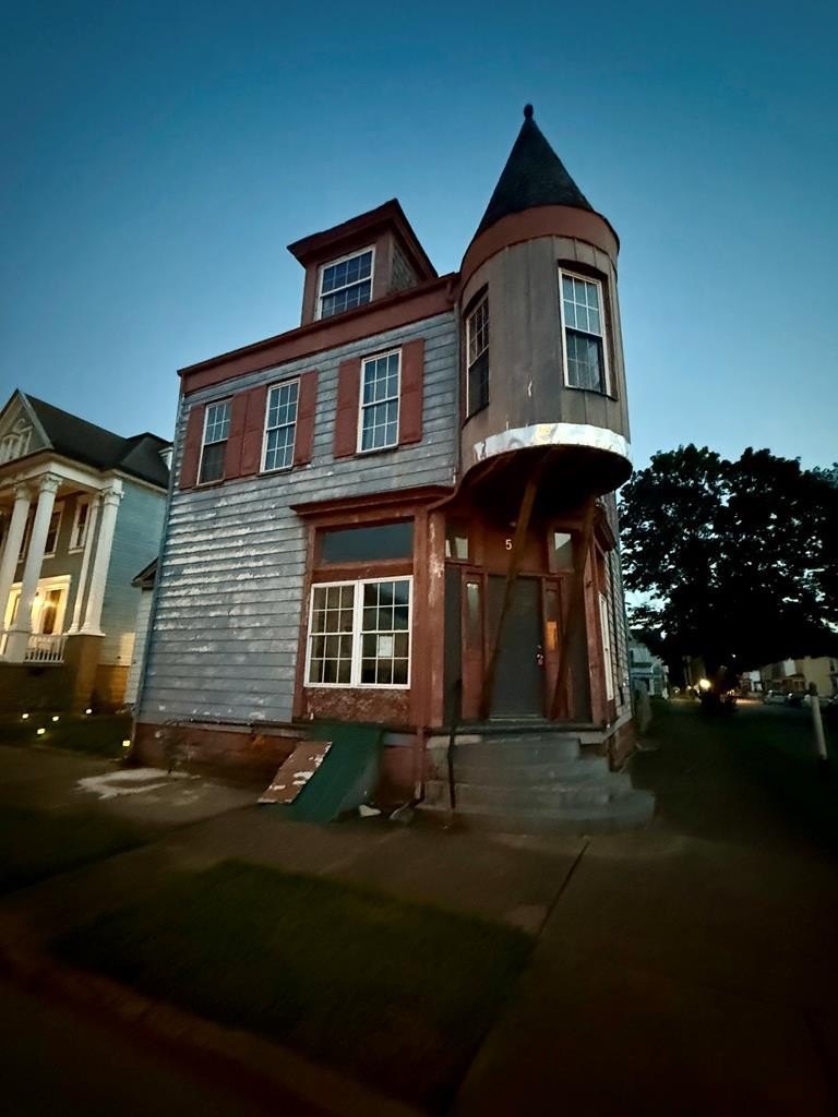 Single Family 3BR 2BA - 50 Kentucky Street, Wheeling, WV