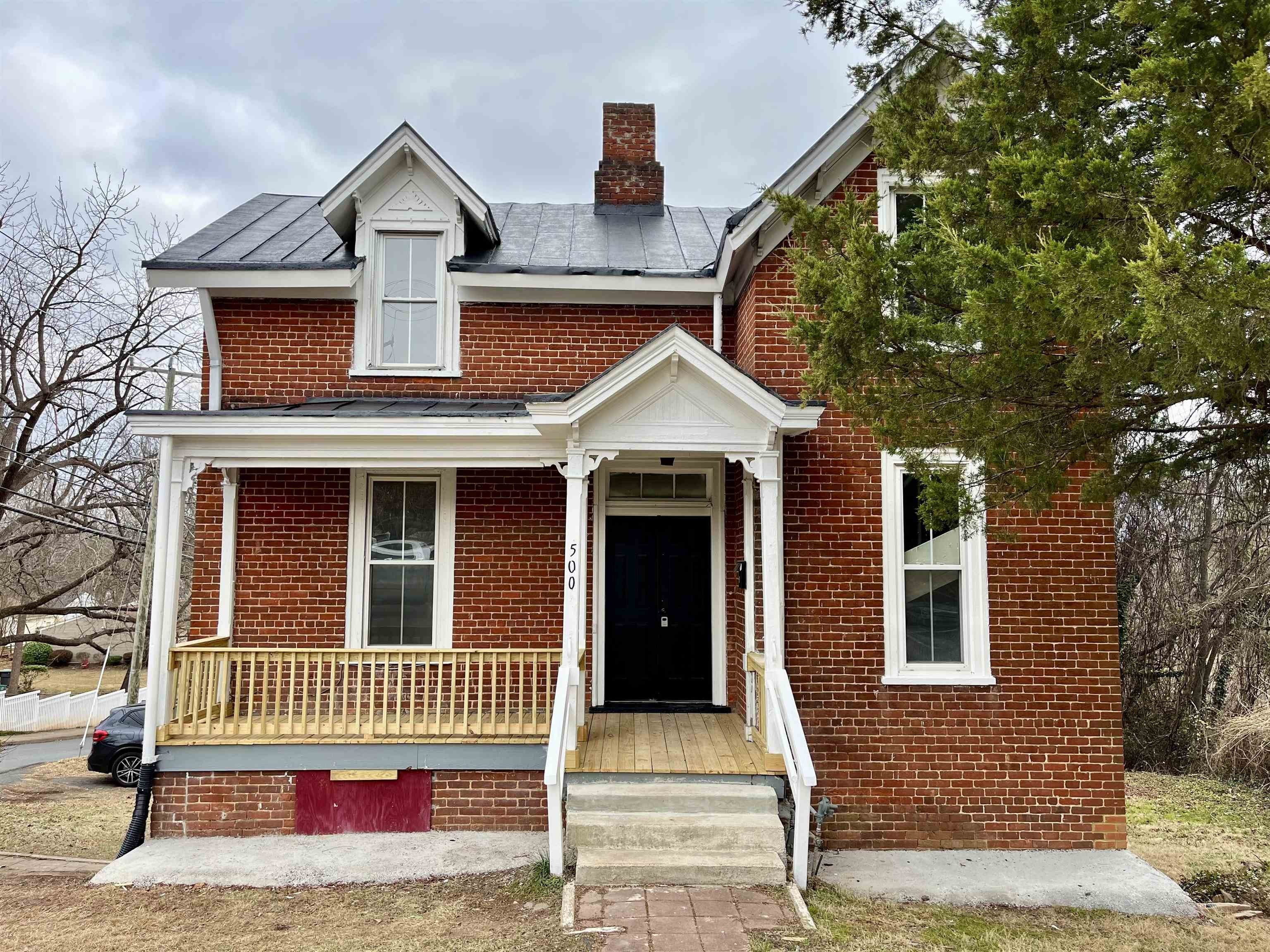Single Family 5BR 2BA - 500 RIDGE ST, CHARLOTTESVILLE, VA