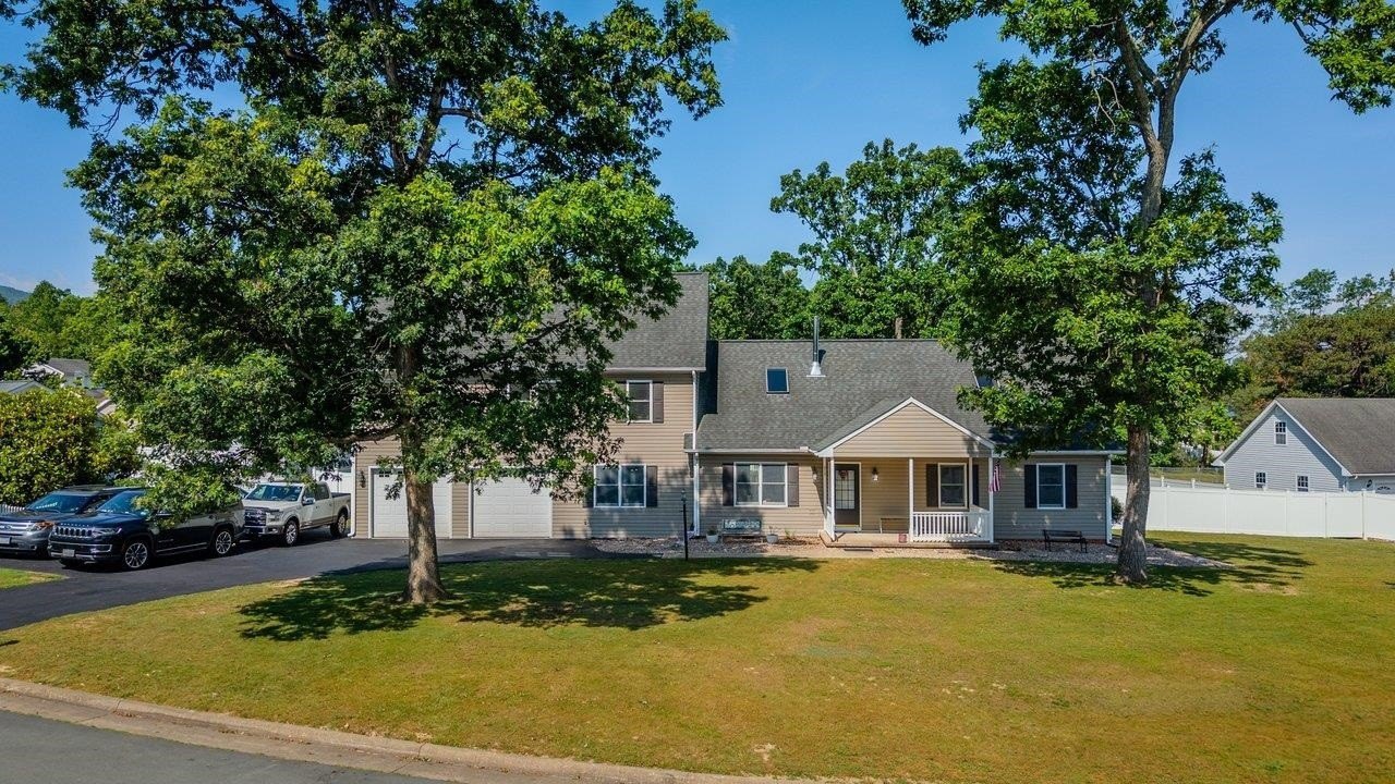 Single Family 6BR 4BA - 215 FOREST DR, STUARTS DRAFT, VA