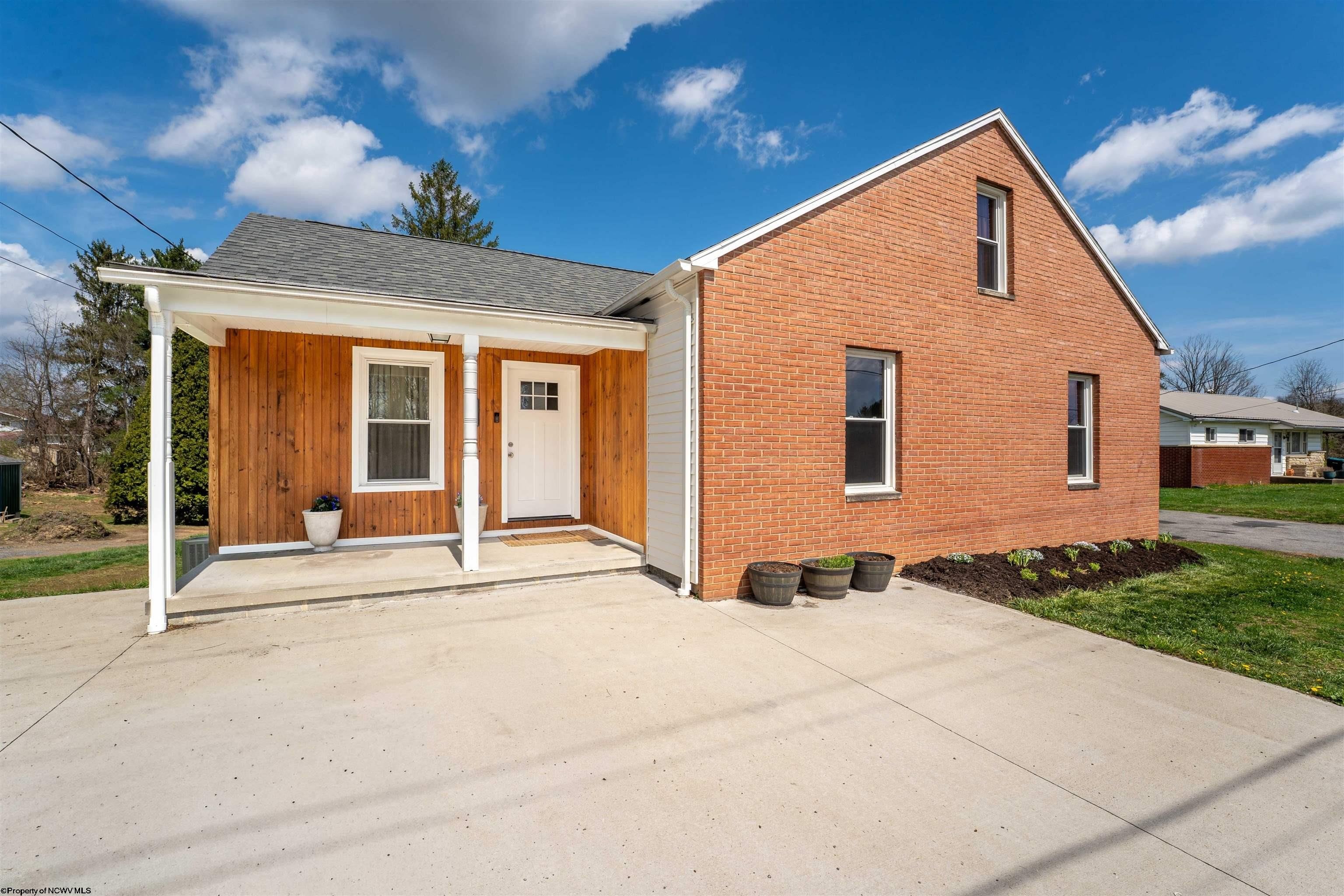 Single Family 3BR 2BA - 739 Old Monongah Road, Fairmont, WV