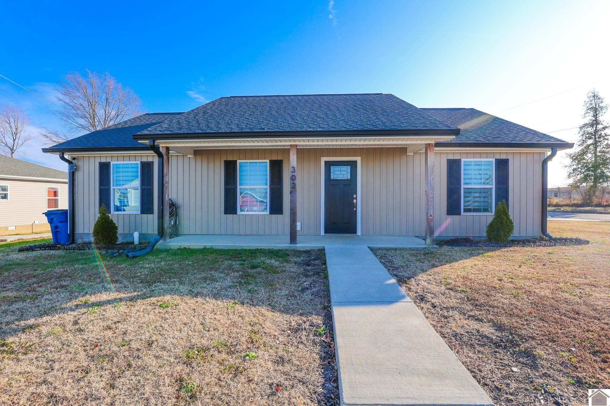 Single Family 3BR 2BA - 302 N 5th St, Mayfield, KY
