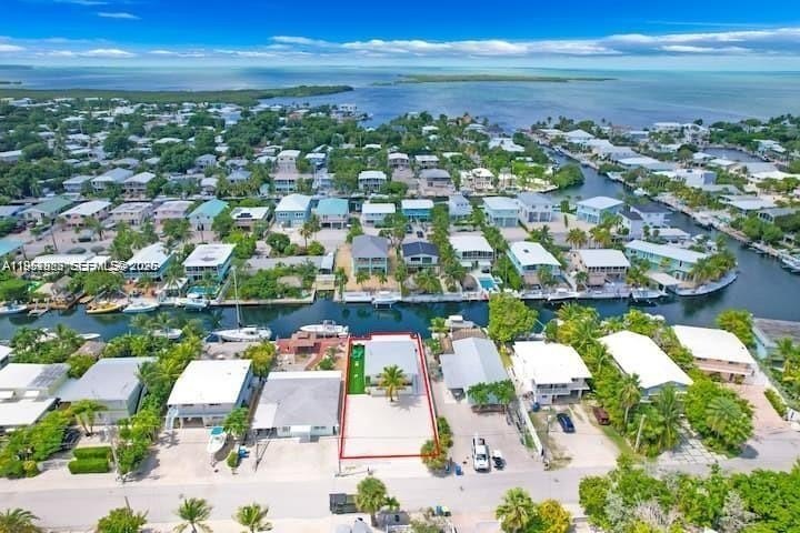 Single Family 4BR 2BA - 125 Gardenia St, Plantation Key, FL