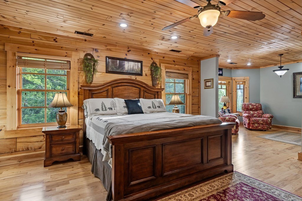 Single Family 4BR 5BA - 2007 Pine Log Church Road, BRASSTOWN, NC