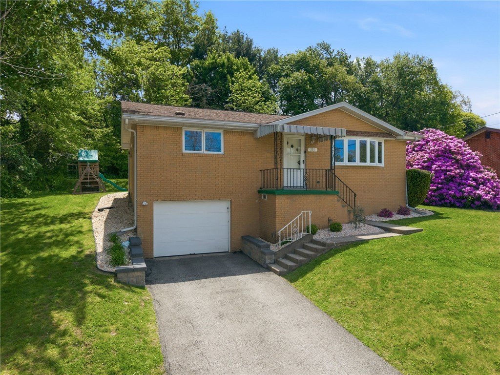 Single Family 2BR - 551 Hickory Dr, Hempfield Twp, PA