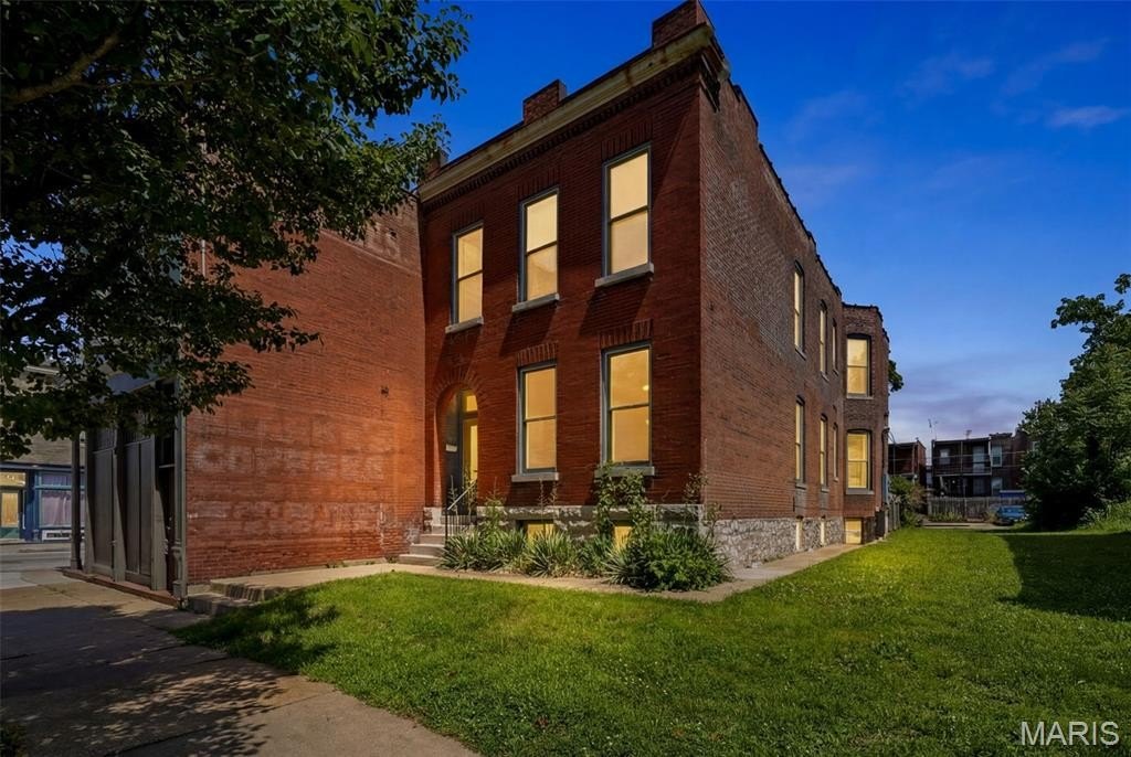 Single Family 4BR 2BA - 4249 Arco Avenue, St Louis, MO