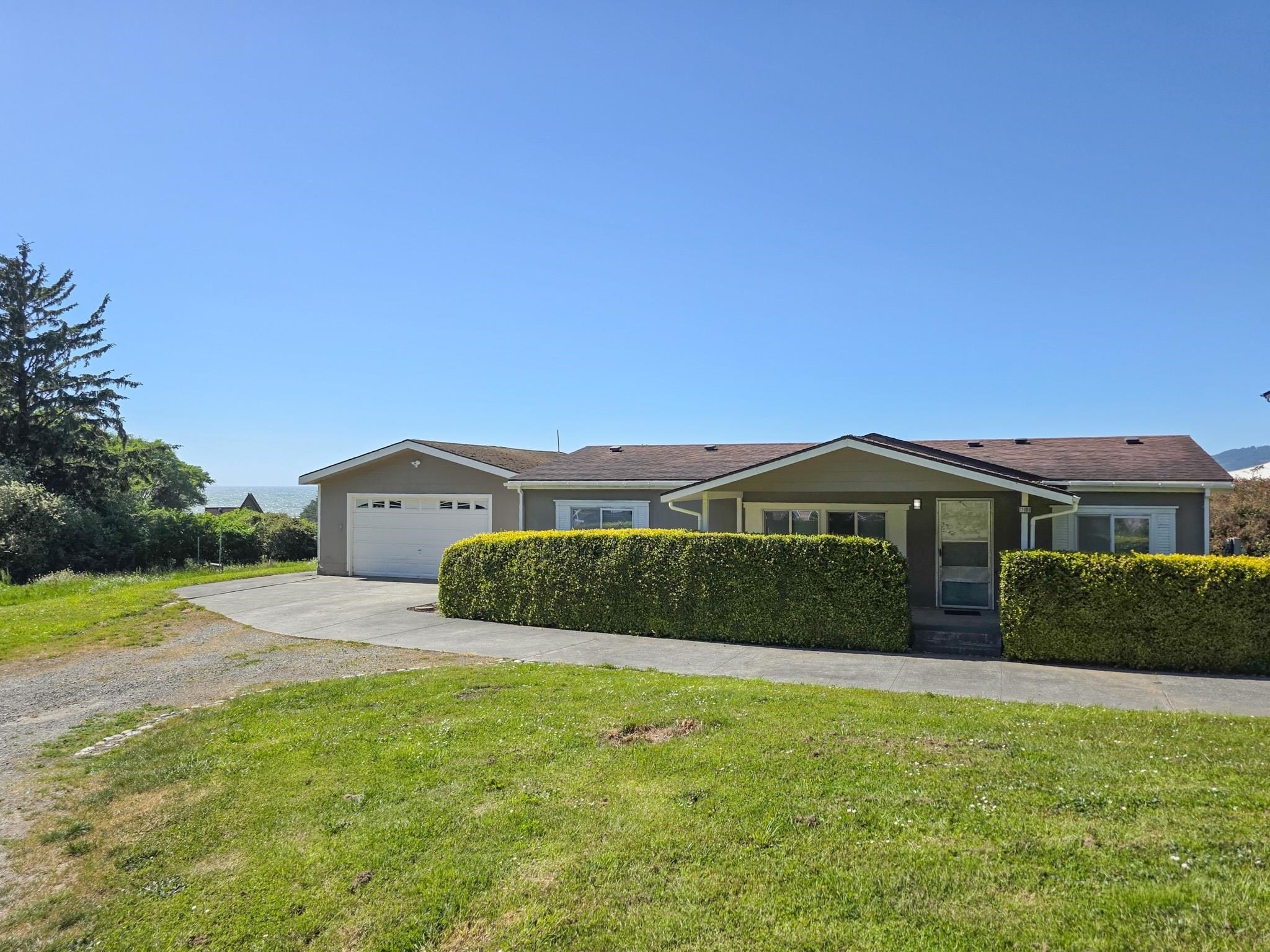 Single Family 3BR 2BA - 13680 Ocean View, Smith River, CA