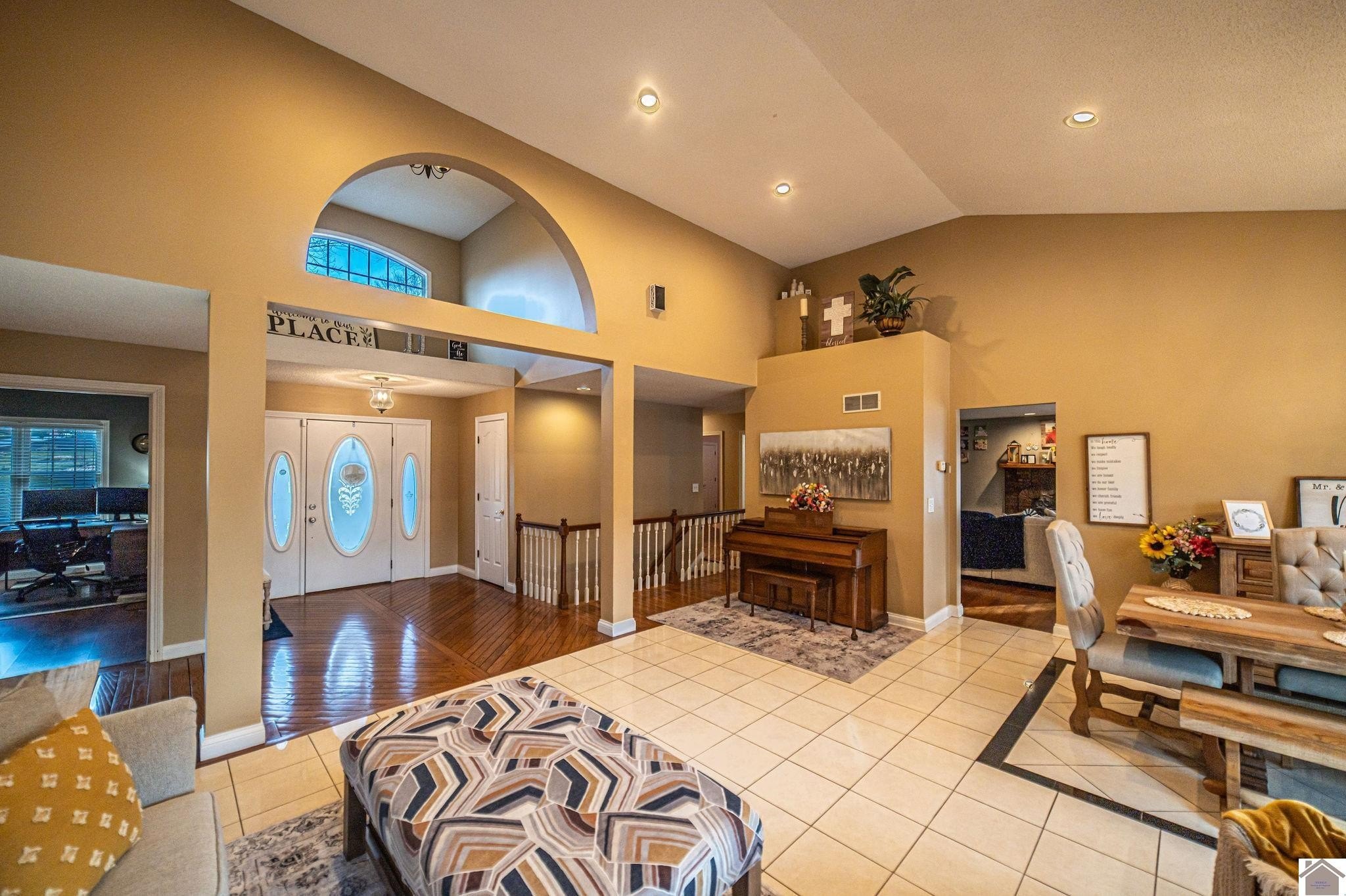 Single Family 6BR 3BA - 145 Forest View Cove, Paducah, KY